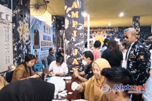 Ketua LKBH AMPI Sumut Acil Lubis, Kamis (5/10/2026) siang memantau kegiatan cekan kesehatan.(Foto: Prasetiyo/Aktual Online)