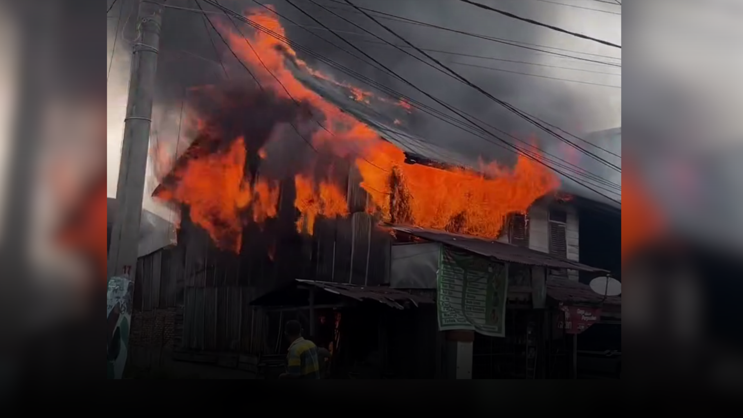 Tiga unit rumah papan di Kelurahan Pasar Gunung Tua, Kecamatan Padang Bolak, ludes terbakar, Rabu (7/10/2026). (Foto : Ist/Aktual Online)