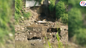 Lubang Mirip Gua Menganga di Kanal Medan Flood Control